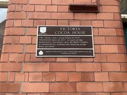 Coco Yard plaque